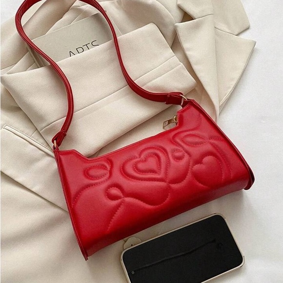 Red Heart Faux Leather Bag - Picture 3 of 5